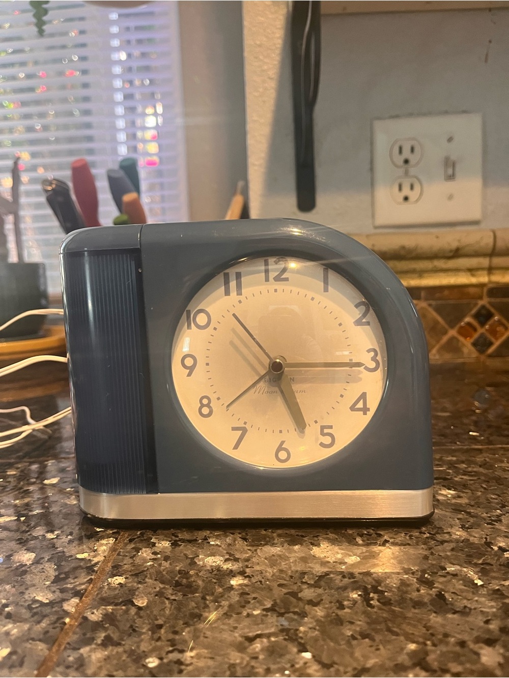 Blue Retro Table Clock - Classic Home Wall Decor